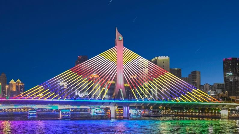 SHLED architectural linear lighting effect reference
